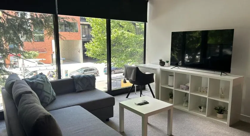 Plush 221 Midnight Braddon 2bedroom 2bathroom Free parking Free wifi - Image 1