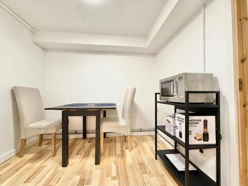 2 Bedroom Apartment With 4 Beds For Workers Near Volvo Free Parking - Image 1