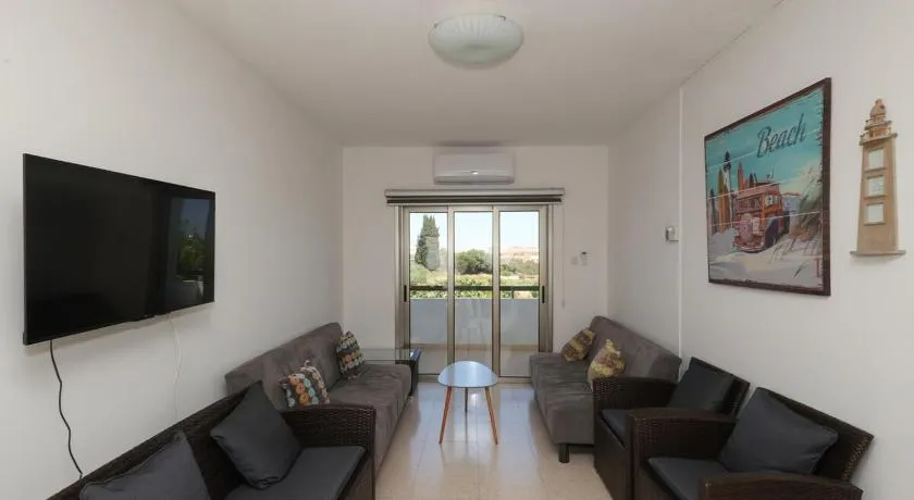 Modern 2BR Apartment with Balcony & WiFi, Paralimni - Image 1
