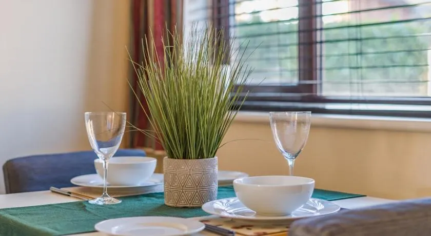 Hersham Apartment Ideal for Work & Relaxation - Pass the Keys - Image 1