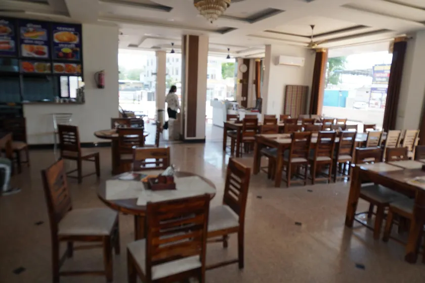 Hotel Shekhawati Resort -Parking Restaurant Near Toran Dwar - Image 1