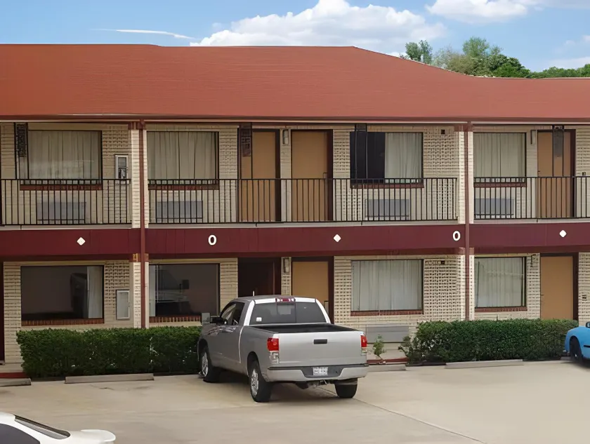 Executive Inn and Suites Houston - Image 1