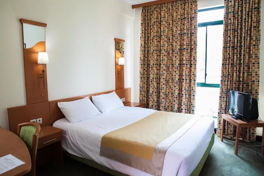 Gorillas Lake Kivu Hotel - Image 1