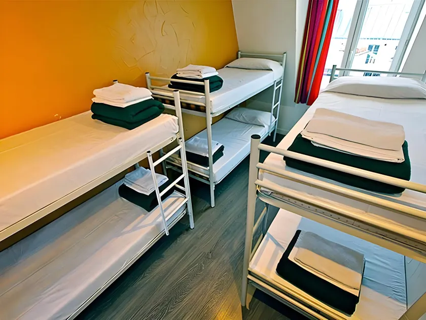 Plug Inn Montmartre Hostel - Image 1