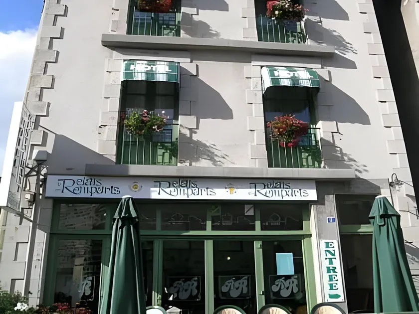 Logis Hôtel Le Relais Des Remparts - Image 1