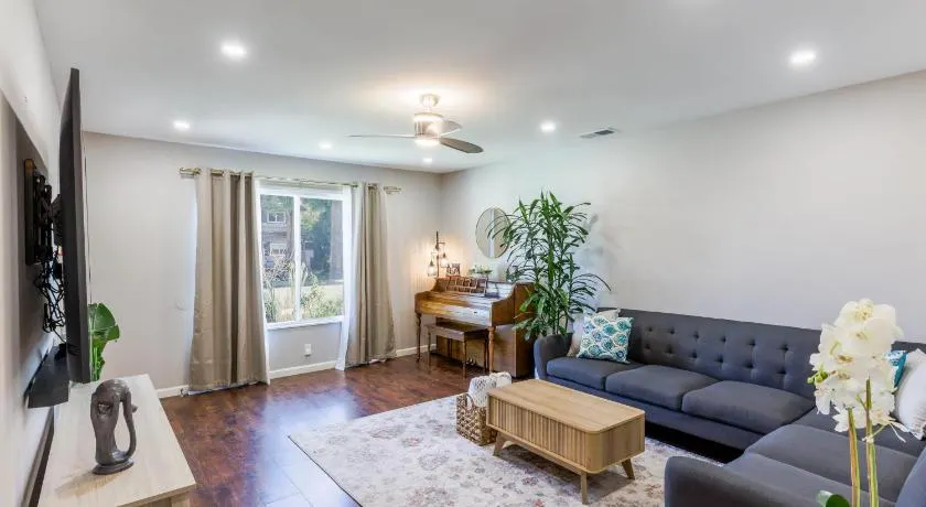 Central Fremont Home near Shops, Parks and Bay Area - Image 1