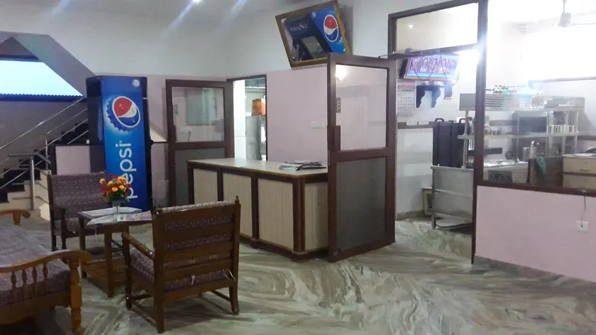 Hotel Saravana Grand - Image 1