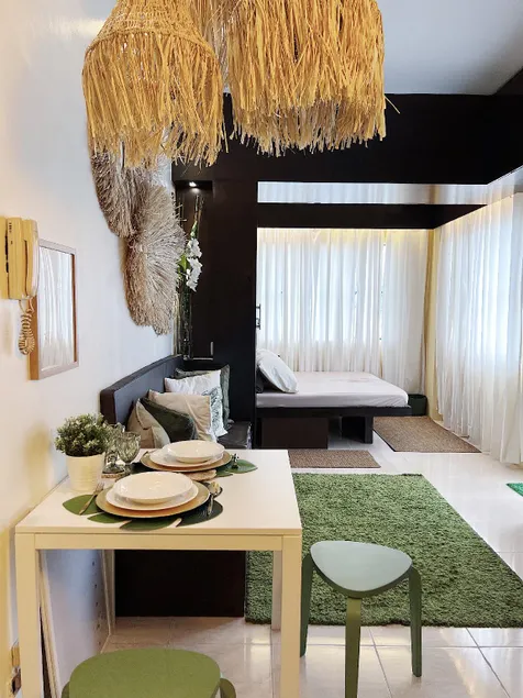 Staycation Ortigas Extn w/ bathtub & free parking - Image 1