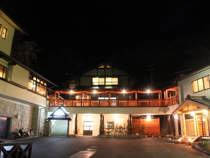 Kamu Kamu - Image 1