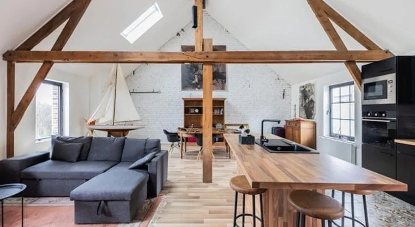 Large bright apartment - Image 1