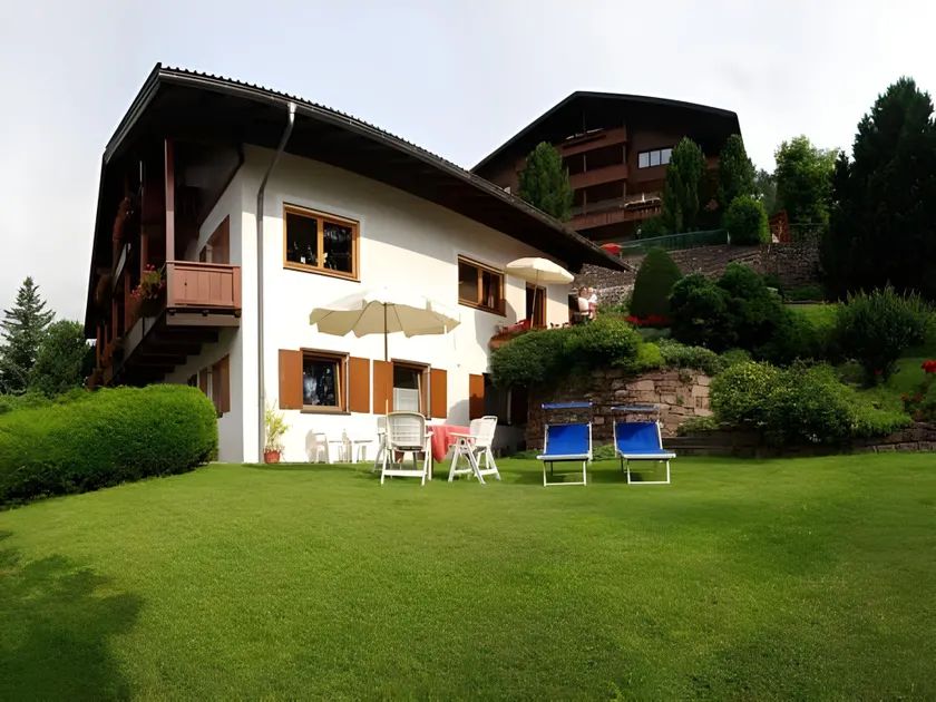 Residence Larciunei - Image 1