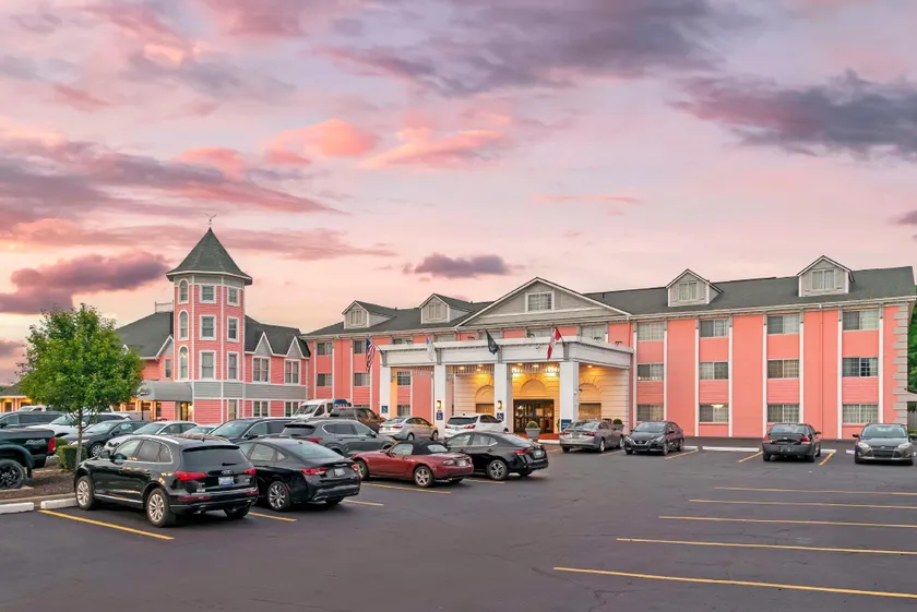 Best Western Greenfield Inn - Image 1