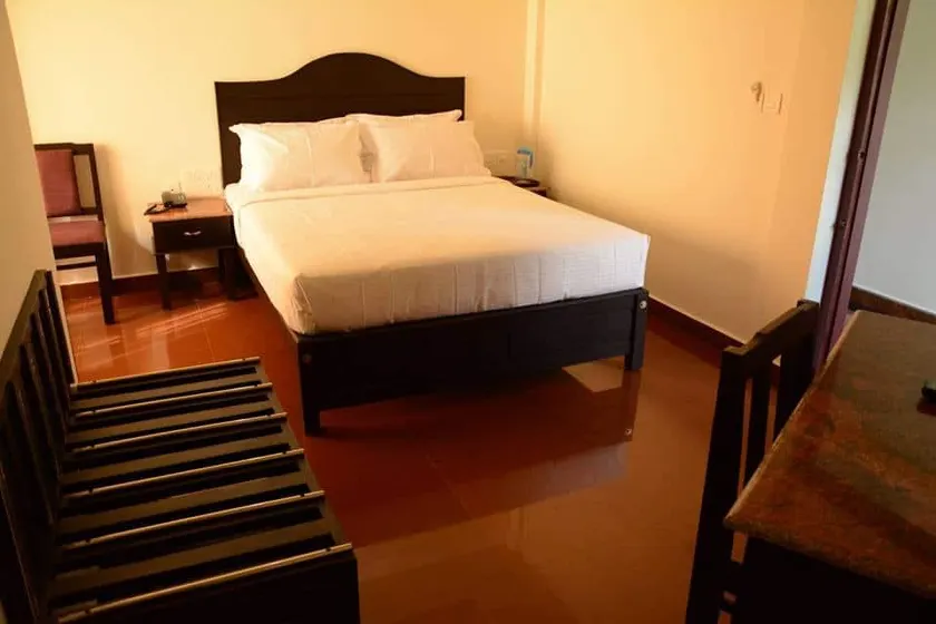 Sandal Breeze Hotel - Image 1