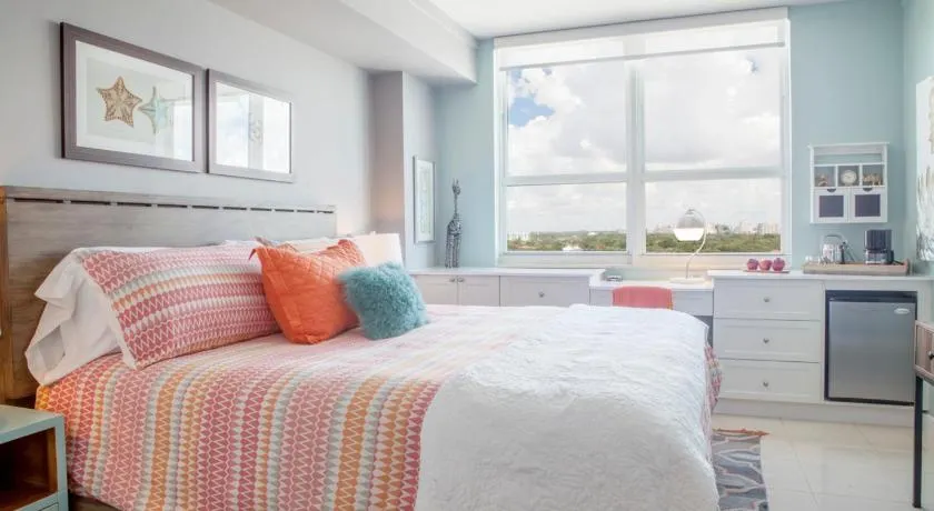 Coconut Grove 10th Floor private unit Parking Included - Image 1