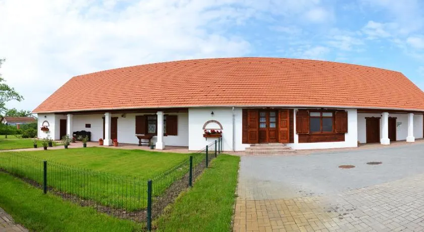 Falusi Patika - Tisza-tó Vendégház - Image 1