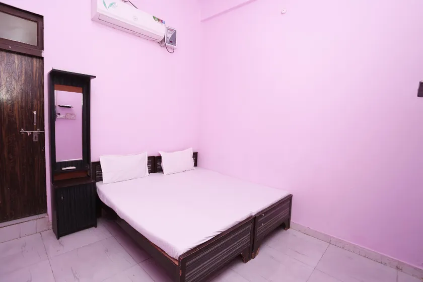 OYO 41214 Om Shiv Palace - Image 1