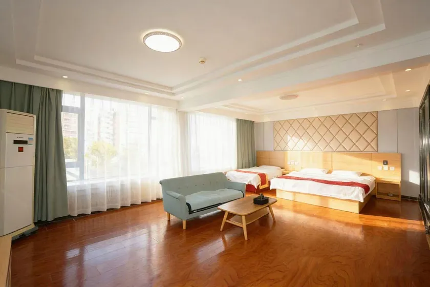 Super 8 Hotel (Liaocheng Guanxian Bus Station Branch) - Image 1
