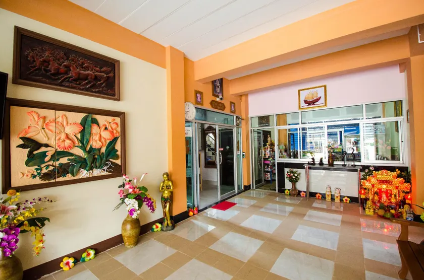 คุณแดง บัดเจทโฮเทล - Khun Daeng Budget Hotel - Image 1