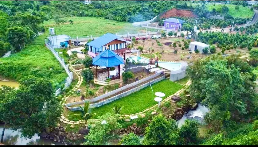 Entire 3000m2 Farm Ven Suoi, Swimming Pool, Pets - Image 1