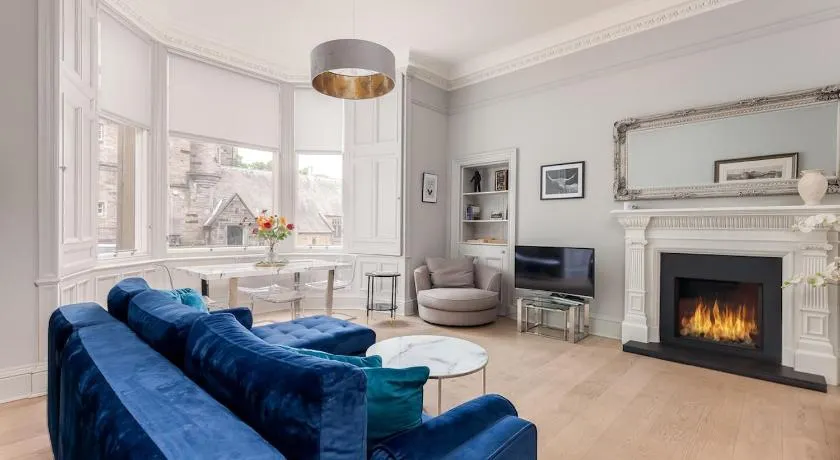 Victorian Apartment - city centre - free car space - Image 1