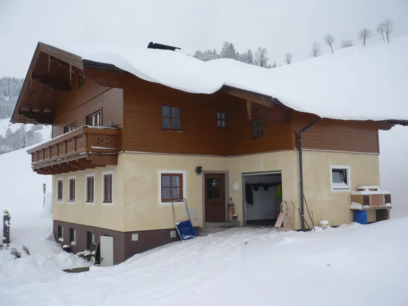 Apartment in Wagrain with Stunning Mountain Views - Image 1