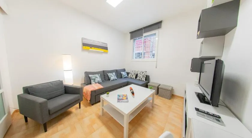 Ahllenrock Barcelona- Escape Parking GRATIS-AC-Metro- Aeropuerto-4-6 Personas - Image 1
