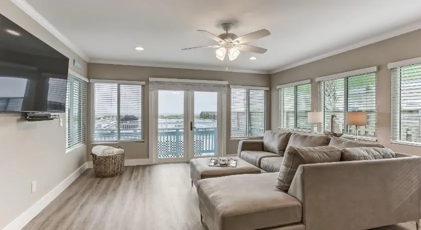 2958 S Fletcher Ave - Image 1