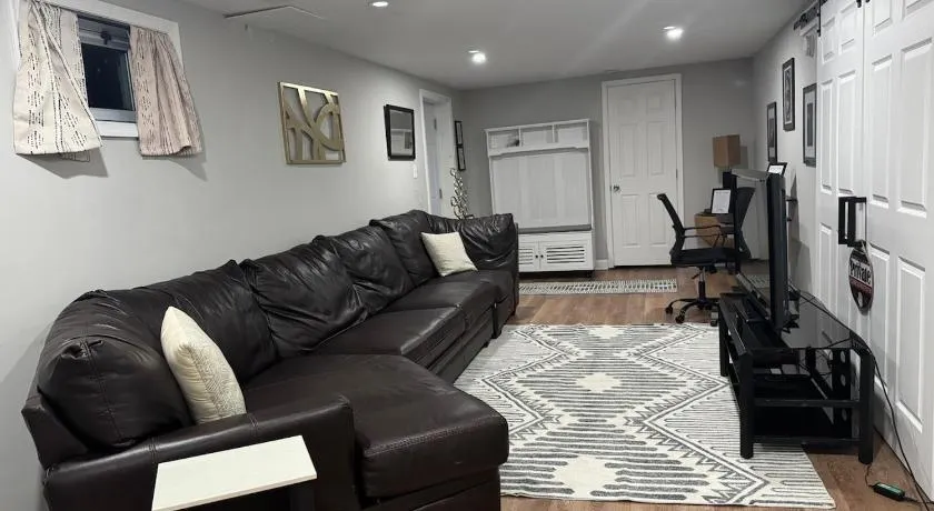 2BR Spacious Escape Close to DC & Baltimore - Image 1