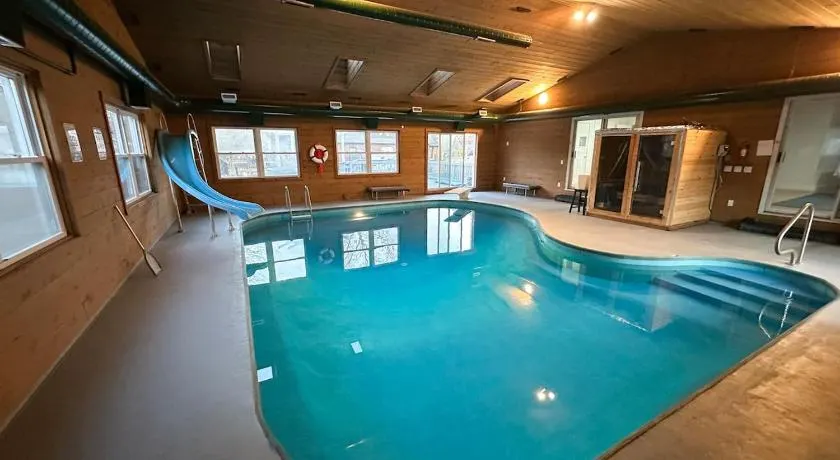 Private Heated Pool House with Sauna CL - Image 1