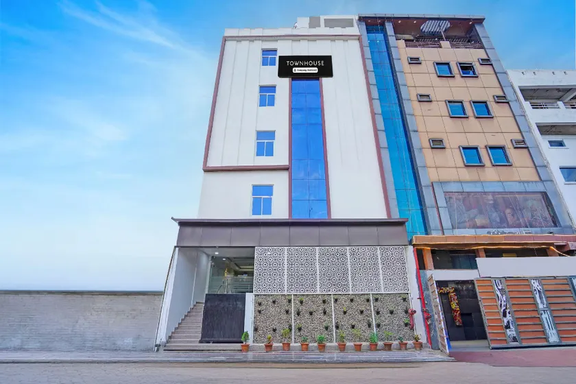 Townhouse Vikas Nagar Lucknow Formerly Wave BLU - Image 1