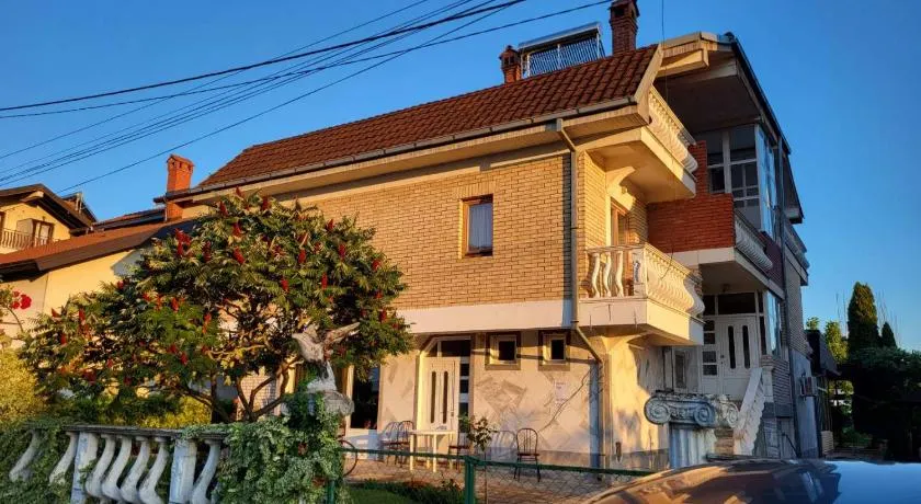 Vreshtat e Liqenit-Ezerski Llozja - Image 1