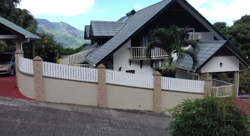 SHAY LYAH SELF CATERING - Image 1