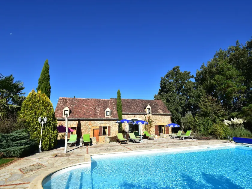 Beautiful holiday home with heated pool - Image 1