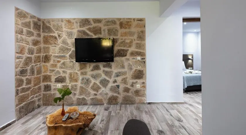 Green View Studios & Apartments - Image 1