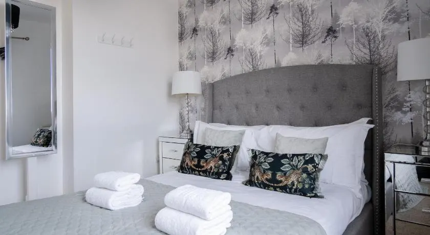 Luxury one bed Apartment - Image 1