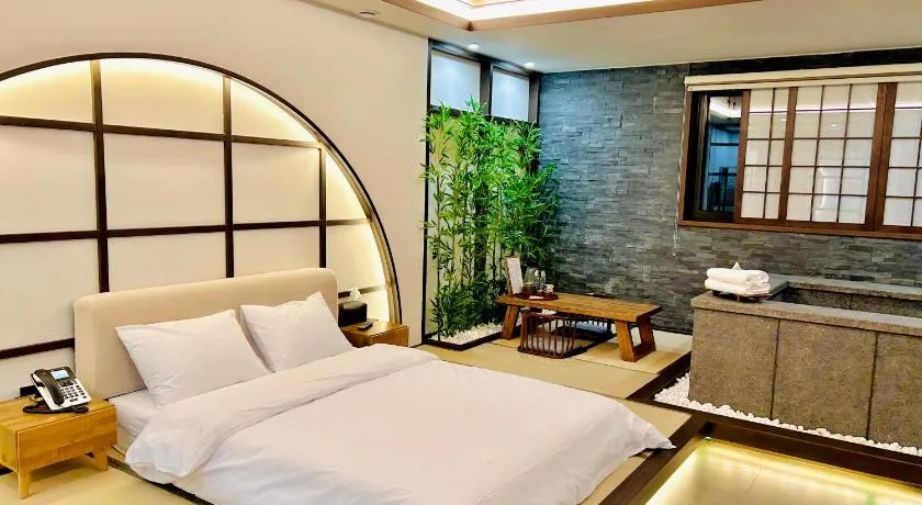 Yeosu Domar Hotel - Image 1