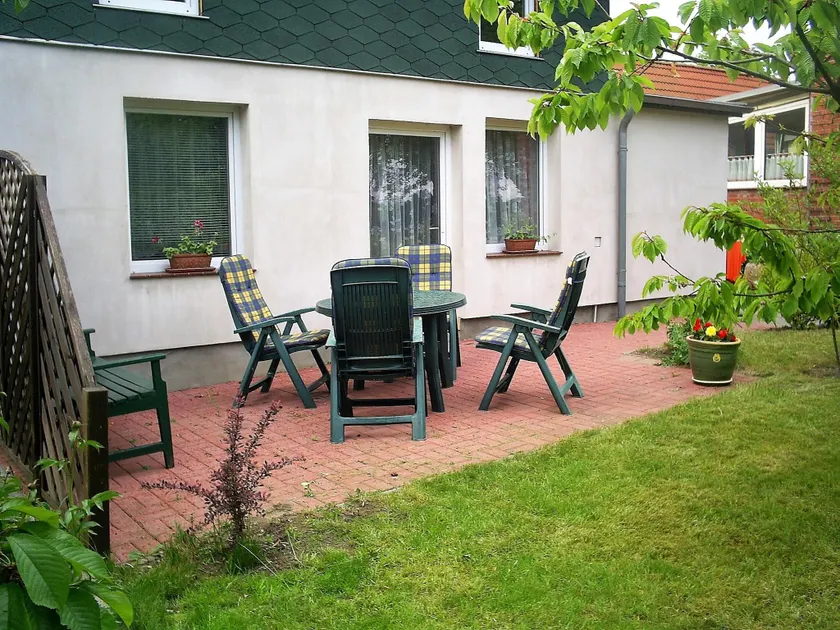 Holiday home with terrace & garden - Image 1