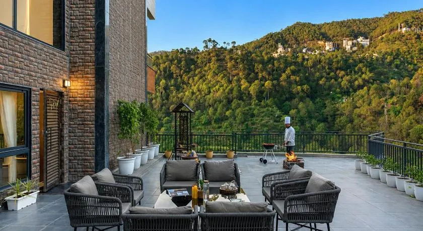 ELIVAAS Panchvati Veloraa Pet-Friendly 6-BHK Apartment with Panoramic Views & Outdoor Seating - Image 1