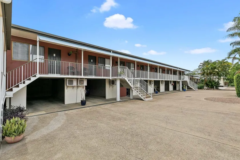 Blue Shades Motel - Image 1