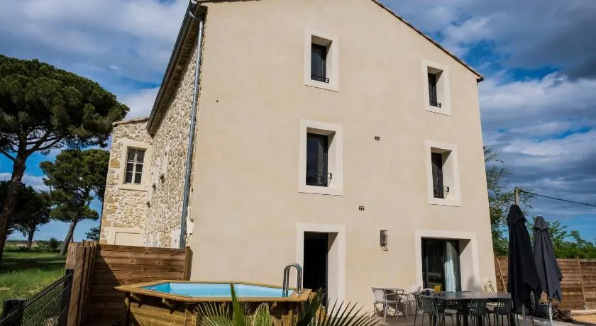 Domaine de Mérins, 10 couchages avec piscine, face à la rivière, à 4km de la plage - Image 1