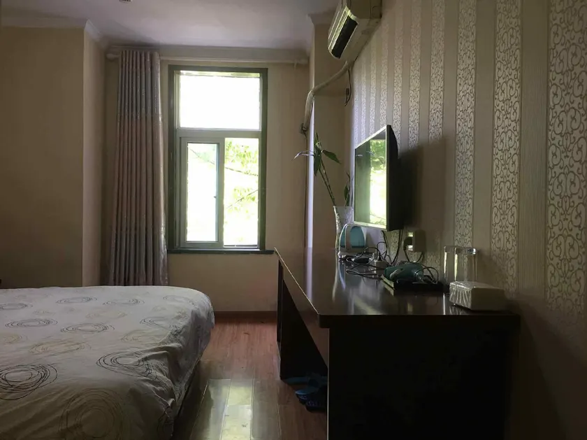 Pinghu Yinjiang Hotel - Image 1