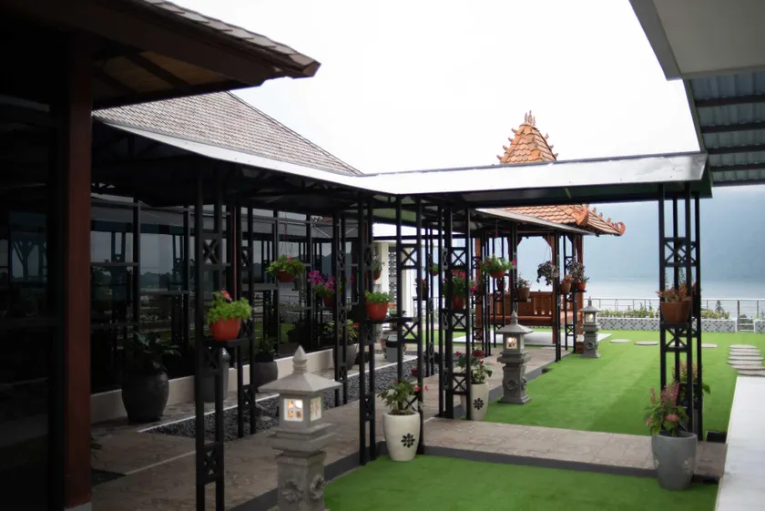 hotel de danau lake view - Image 1