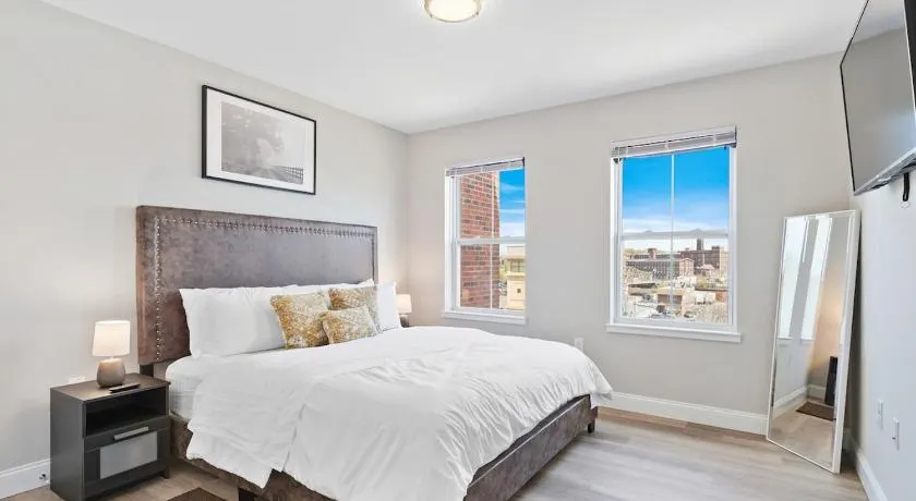 Downtown NWK 1BR- Free Parking Easy NYC Access - Image 1