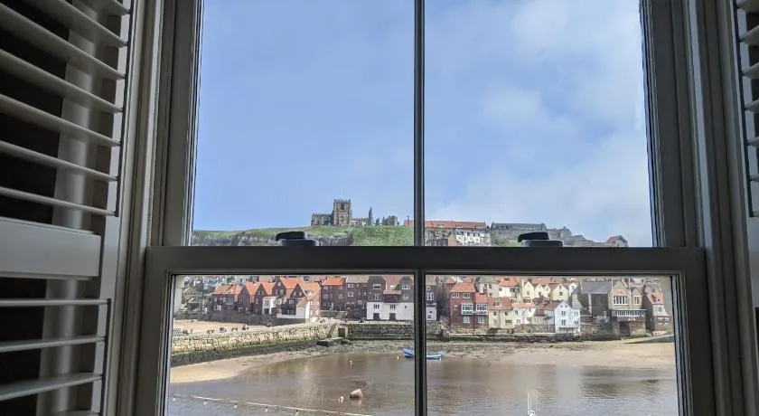 Whitby Sea View Cottage Prime Historic Old Town Location - Image 1