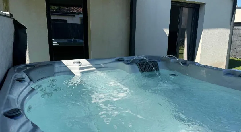 Maison avec jacuzzi et sauna - Image 1