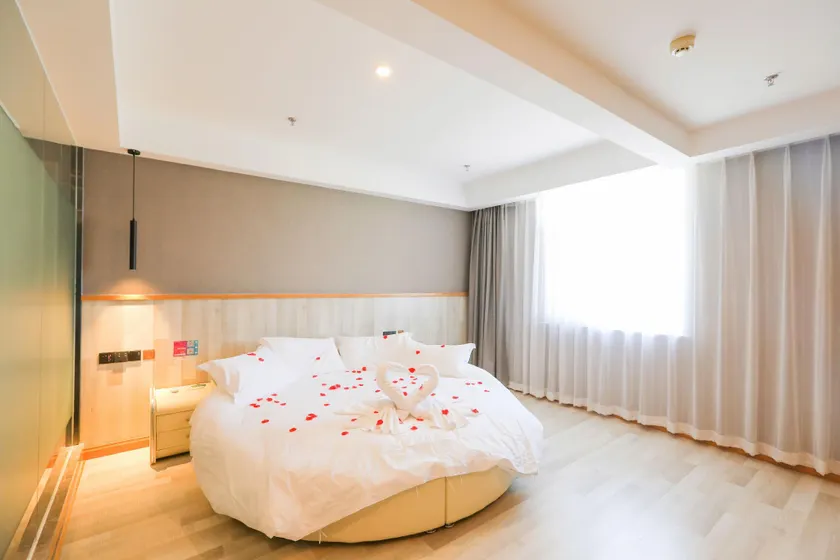 Shenyang Ruiqitong Hotel (7th Street Metro Station Branch) - Image 1