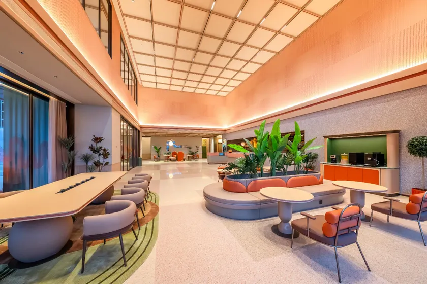 Orange Liupanshui Railway Station Hotel - Image 1