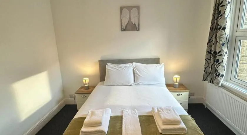 Cambridge Central Rooms - Tas Accommodations - Image 1