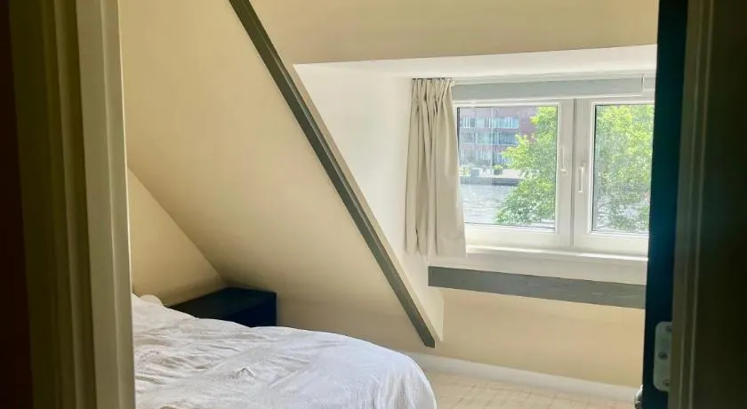 Private attic room with workspace & water view - Image 1