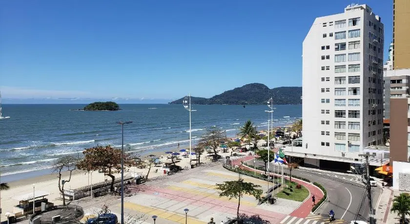 Belo apartamento compartilhado beira mar no centro de BC - Image 1